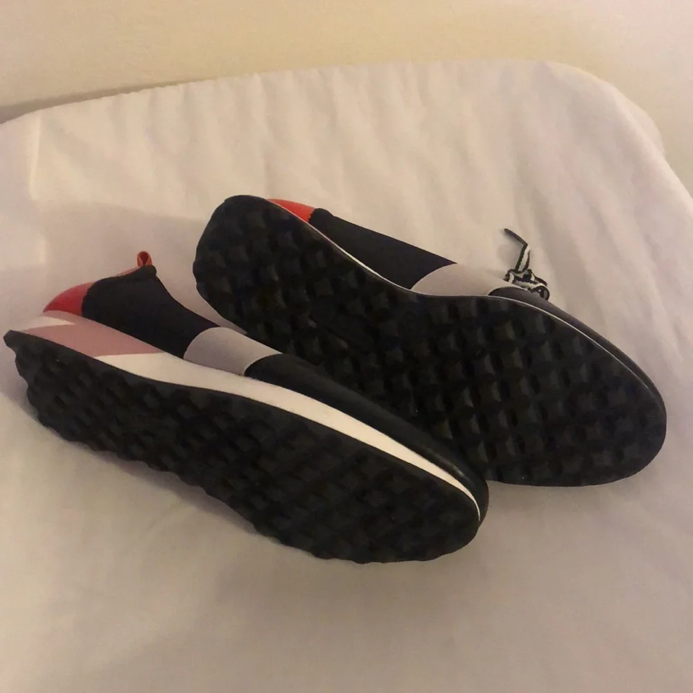 Brash tennis shoes brand new 6.5 black, grey, bright red, mauve pink color - Picture 3 of 5